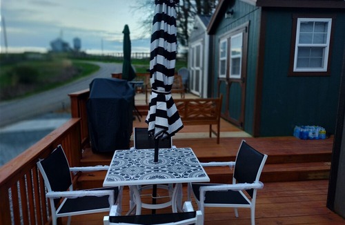 Ronda Cabin | Cleo's Village, Blue Ridge Mountain Tiny House Village Cabin by Redawning