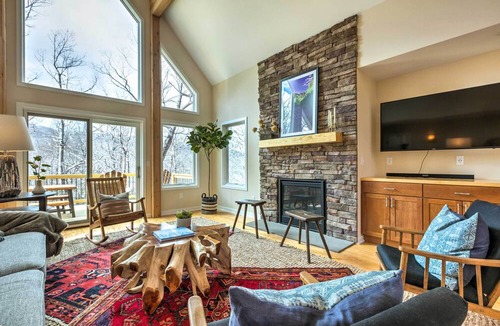 Pedlars Edge Cottage | Designer Home w/ Fire Pit ~ 70 Steps to Slopes!