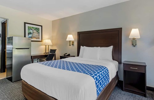 Verona Hotel | Suburban Studios Verona - Staunton North