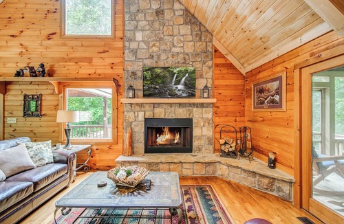 Foxfire Estates Cabin | Bear Track Falls Retreat Mtn. Getaway!