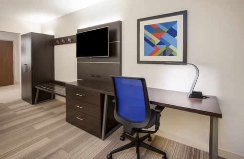 Asheboro Hotel | Holiday Inn Express and Suites Asheboro by IHG