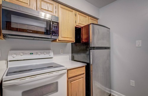 Lake Ridge House | Cheerful 3 bedroom 2.5 bath king bed