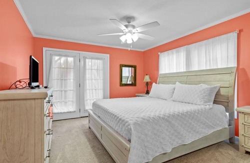 Emerald Isle House | Seas the Moment