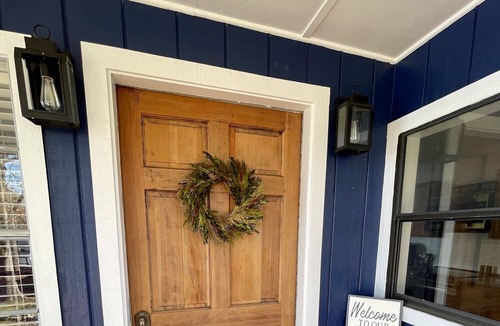 Chapin Cottage | Boat ramp and Dock- Newly remodeled, big water view, close to Chapin.