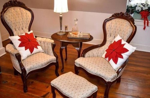 Old Town Fredericksburg Bed & Breakfast | The Richard Johnston Inn & 1890 Caroline House