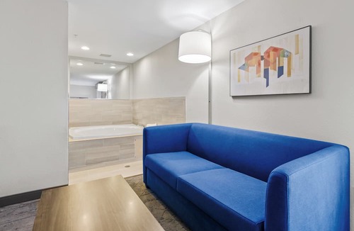 Mount Airy Hotel | Holiday Inn Express Hotel & Suites Mount Airy by IHG