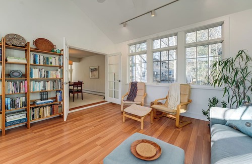 Brunswick Cottage | 1 Mi to Maine Street! Mcm-style Home in Brunswick