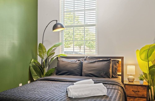Pineville House | Upscale King 3BR Townhouse in Pineville