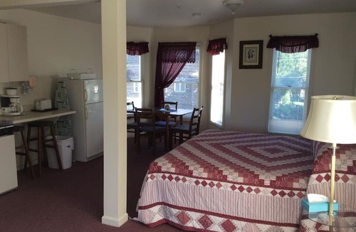 York Beach House | The Lynwood Inn