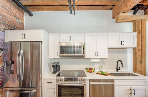 Nashville Cottage | Lowkey - Pool & Gym - Mins to Broadway
