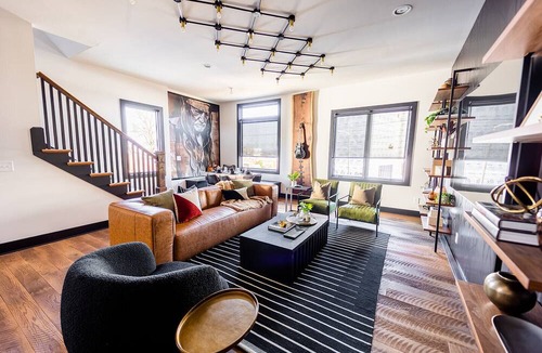 Edgehill Cottage | Heart of Gulch - 4 Min to Broadway - Designer Home