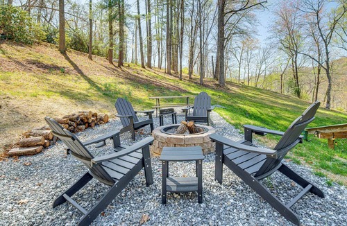 Cherokee Cottage | Hot Tub, Fire Pit & Creek Access: Whittier Cabin!
