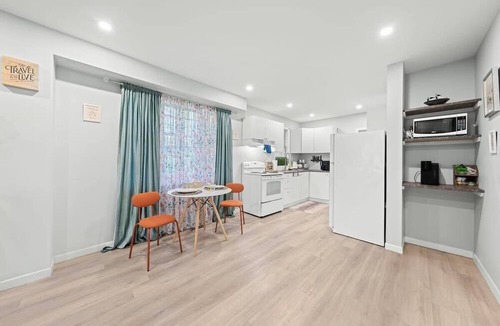 Newtonbrook House | Clean &Comfortable close to mall