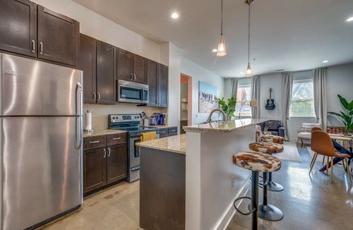 Hillsboro West End House | Loft Life - 2 Luxury Loft Units - Mins to Broadway
