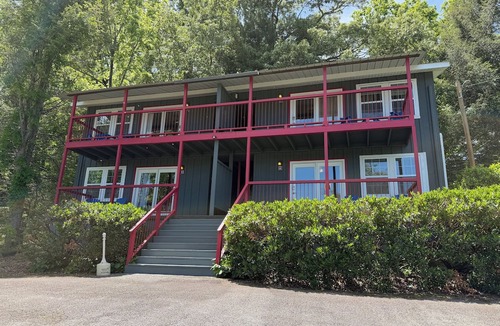 Hiawassee Hotel | Boundary Waters Resort & Marina