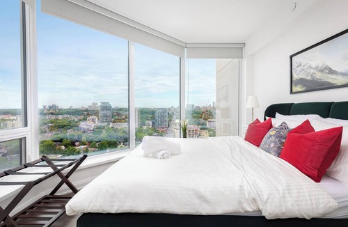 Midtown Toronto House | Luxury 2BR in Yorkville Downtown Toronto with City View