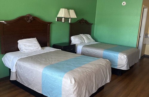 Cherryvale Hotel | American Inn