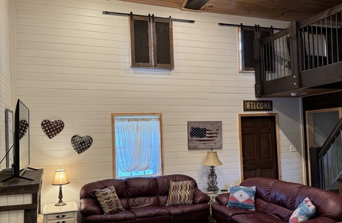 Jamestown Cabin | Cozy 2-bedroom cabin with WiFi, AC in welcoming Jamestown