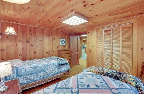 Burnsville Cottage | Dog-friendly Burnsville Cabin Rental Near Hiking!