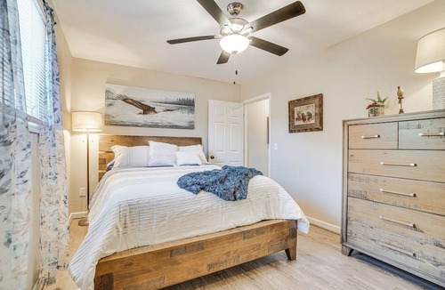 Helen Apartment | Bright Helen Cottage: Walk to Town!