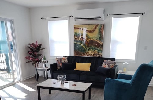 Charlotte House | Fully furnished home with full kitchen, including Wi-Fi, 50" color TV