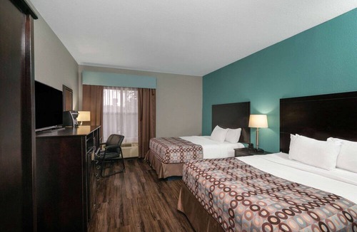 Knoxville Hotel | La Quinta Inn & Suites by Wyndham Knoxville East
