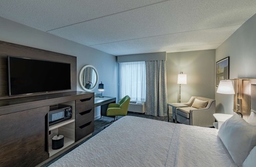 St. Charles Hotel | Hampton Inn Waldorf