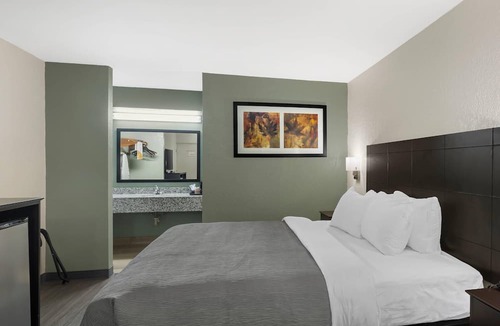Clinton Hotel | Quality Inn Clinton - Laurens I-26