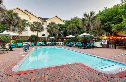 Mount Pleasant Hotel | Homewood Suites by Hilton Charleston - Mt Pleasant