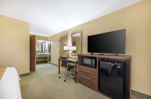 Paris Hotel | Quality Inn Paris