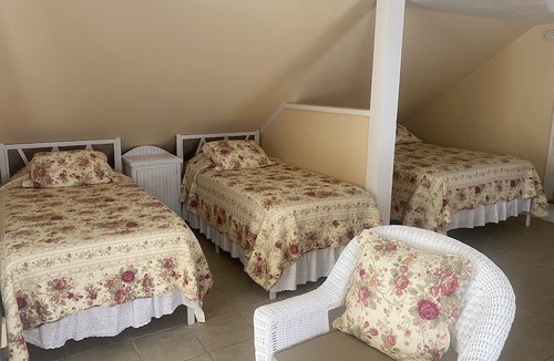 Northeast Virginia Beach Apartment | Angie's Guest Cottage