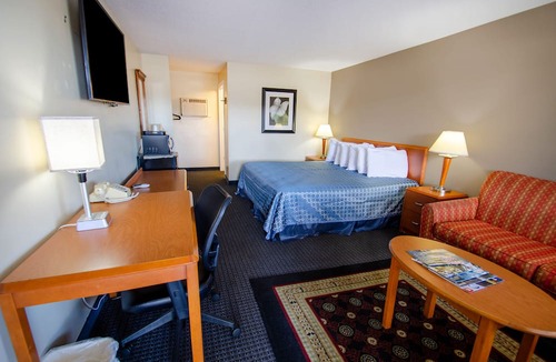 Plymouth Hotel | Sportsman Inn By Oyo Us Hwy-64