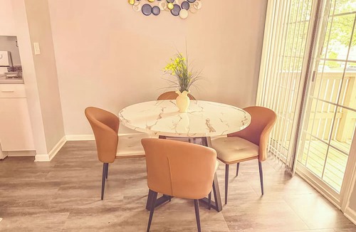 Greenbrier West Apartment | Nyakio Suite