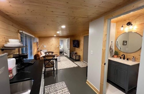 Apple Ridge Cabin | 100 mile view, 2.5 miles to downtown Blowing Rock.