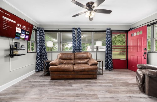 Statesville Apartment | Magnolia Apt 618 — King suite w/quality amenities, comfort & convenience