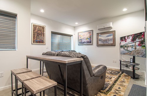 Downtown Chattanooga Condo | Historical Downtown, Private, Self-check-in, 1 car Parking, 1King & 1Queen beds