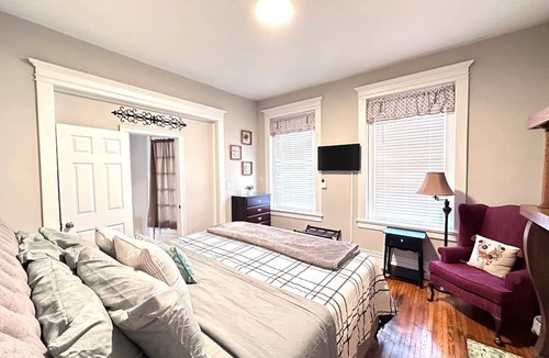 Museum District Apartment | Carytown nest/King Bed/fully fenced