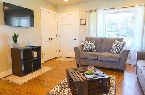 Gordonsville House | The Ranch at Wine Country - Complimentary Bottle!