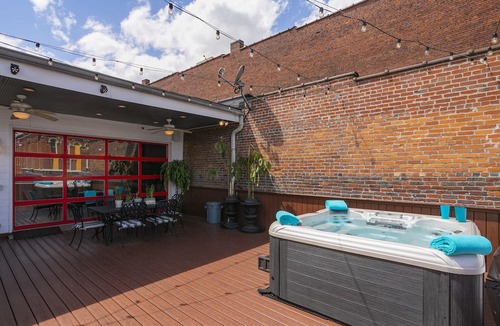Downtown Nashville Condo | The Titan Penthouse Nashville-Rooftop Hot Tub Printer's Alley-steps to Broadway