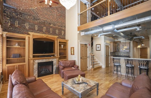 Downtown Nashville Condo | The Titan Penthouse Nashville-Rooftop Hot Tub Printer's Alley-steps to Broadway