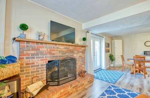 Johnson City Apartment | A comfortable home near the Motor Mile and Boone Lake, 5mins to I-26, Wing Deer Park, and the Mall.