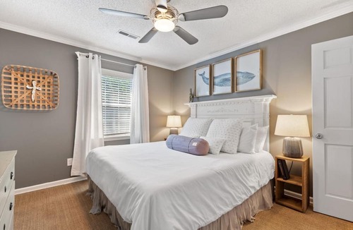 Isle of Palms House | Pet Friendly, 2 blocks from Beach, 4 Bikes!
