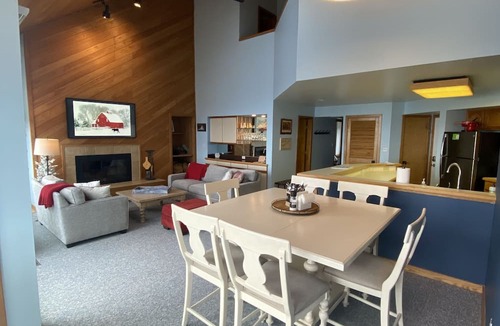 Nellysford Condo | Best view in Wintergreen! Large, comfortable 3 bedroom, 3 bath condo.