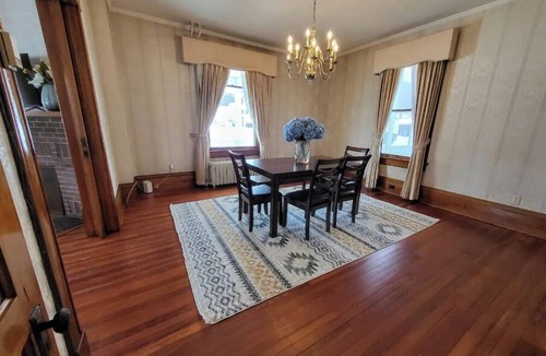 Buena Vista House | Century old 4 bedroom close to SVU, sleeps 8.