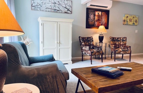 Freeport Cottage | The Outlet House, Comfortable Cottage