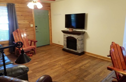 Lookout Mountain House | Cabin 3 is a Quiet log Cabin on Lookout Mountain 2 bedroom 2 bath