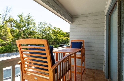 Tybee Island Condo | Beach Racquet A127 | Steps to the Beach + Pool!