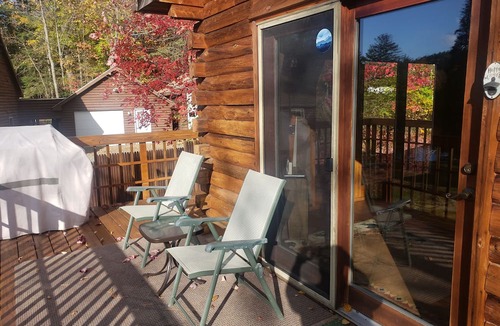 Woodsville Cabin | Family-friendly lakefront cabin nestled in the White Mountains!
