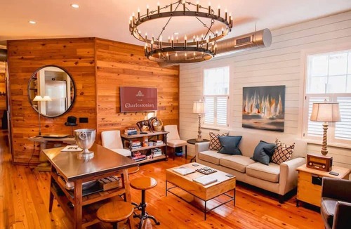 Cannonborough Elliotborough Apartment | 3BR Sleeps 6 | Dual Porches, Parking & BBQ | Walk to King St | Charleston