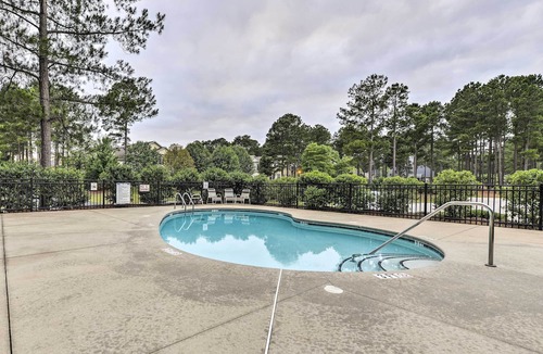 Spring Lake Condo | Resort-Style Condo on Golf Course w/Pool Access